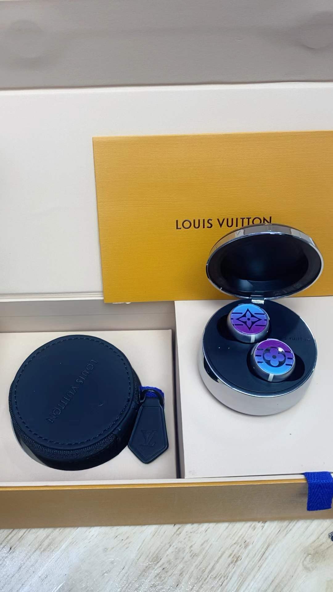 Louis Vuitton Horizon Wireless Earphones QAB030